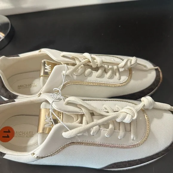 🆕Michael Kors Sneakers - Picture 11 of 13
